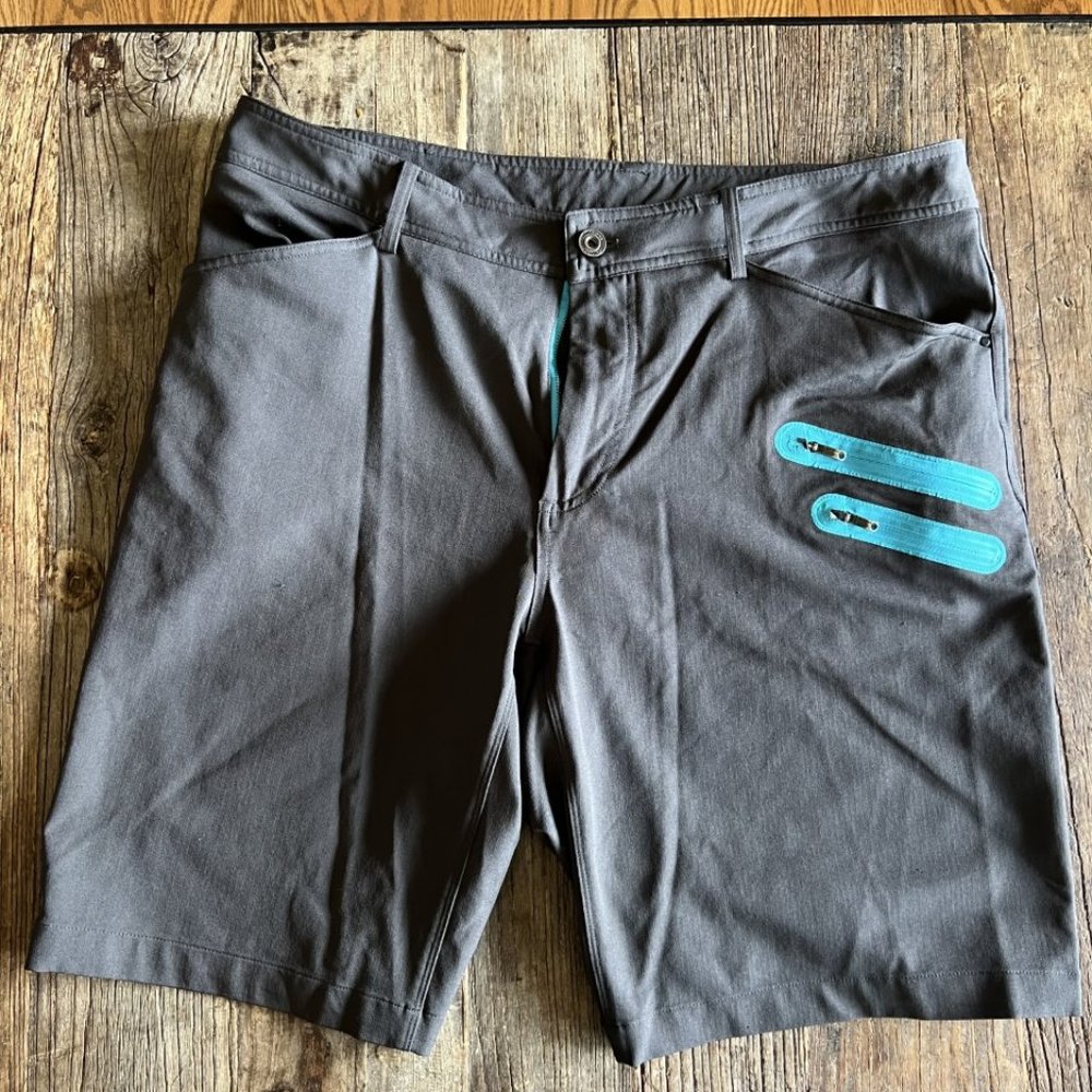 Lululemon Men's Shorts - size 40